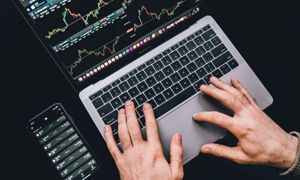 Whales continue to accumulate XRP; Right time to enter market?